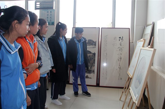 “樹師德、正師風(fēng)”美術(shù)書法作品在我校巡展