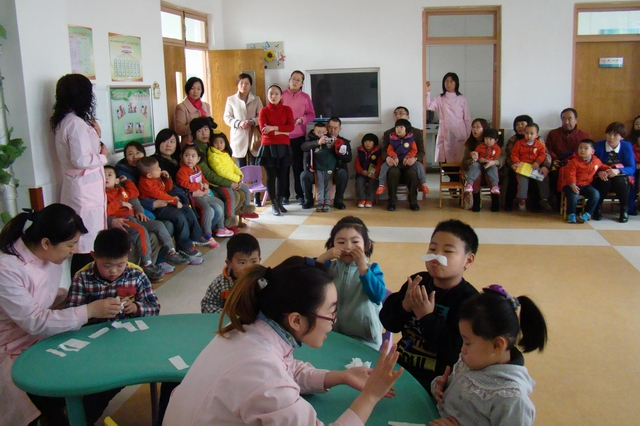 市特教中心和高新區(qū)實驗幼兒園組織“愛護小耳朵”聯(lián)誼活動